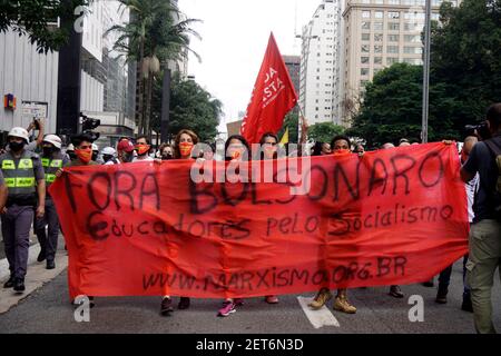 31. Januar 2021: Manifestantes participam de protesto contra o presidente Jair Bolsonaro e Seu manejo da Nova doença coronavÃ-rus, COVID-19, em SÃ£o Paulo, em 31 de janeiro de 2021. - O novo coronavÃ-rus matou pelo menos 2.219.793 pessoas em todo o mundo, incluindo 223,945 no Brasil, desde que o surto surgiu na China em dezembro de 2019, de acordo com uma contagem de fontes oficiais. (Bild: © Cris FAGA/ZUMA Wire) Stockfoto