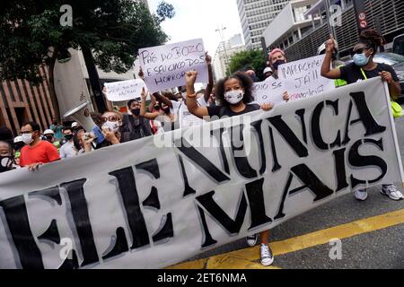 31. Januar 2021: Manifestantes participam de protesto contra o presidente Jair Bolsonaro e Seu manejo da Nova doença coronavÃ-rus, COVID-19, em SÃ£o Paulo, em 31 de janeiro de 2021. - O novo coronavÃ-rus matou pelo menos 2.219.793 pessoas em todo o mundo, incluindo 223,945 no Brasil, desde que o surto surgiu na China em dezembro de 2019, de acordo com uma contagem de fontes oficiais. (Bild: © Cris FAGA/ZUMA Wire) Stockfoto