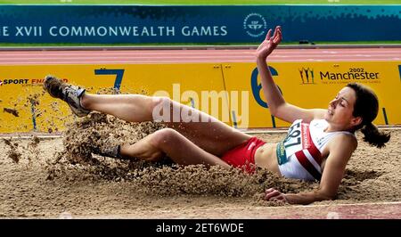 COMMONWEALTH SPIELE IN MANCHESTER 27/7/2002 SIEBENKAMPF WEITSPRUNG KELLY SOTHERTON (ENG) BILD DAVID ASHDOWN. Stockfoto