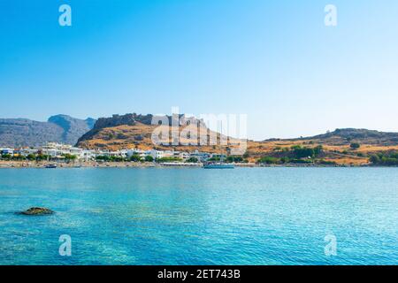 Rhodos, Griechenland - 8. August 2019: Wunderschöne mediterrane Landschaft der Haraki Bucht an der Ostküste der Insel Rhodos, Griechenland Stockfoto