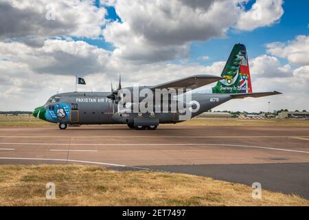 Pakistan Air Force Lockheed C-130E Hercules 4178 Transportflugzeug Ankunft Und Rollen für RIAT Royal International Air Tattoo 2018 Airshow Stockfoto