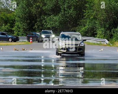 ADAC Fahrsicherheitstraining Aquaplaning auf einem Übungsgelände Stockfoto