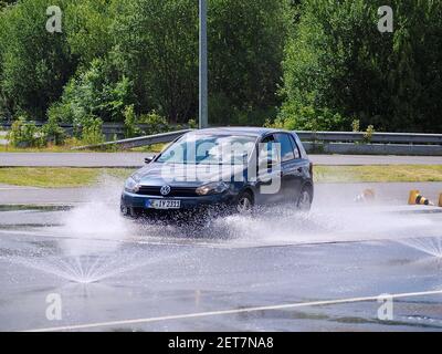 ADAC Fahrsicherheitstraining Aquaplaning auf einem Übungsgelände Stockfoto