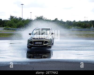 ADAC Fahrsicherheitstraining Aquaplaning auf einem Übungsgelände Stockfoto