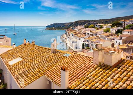 Luftaufnahme der Bucht von Cadaques an der Costa Brava, Katalonien, Spanien Stockfoto