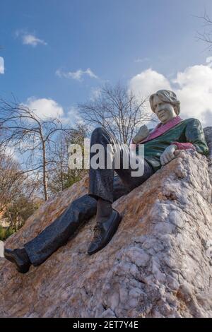 Oscar Wilde Gedenkskulptur im Merrion Square Park, Dublin, Irland. Hergestellt von Danny Osborne Stockfoto