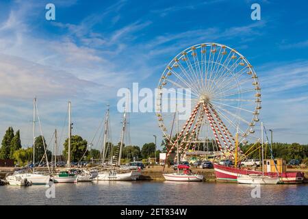 Vintage Retro Riesenrad in Honfleur in einem schönen Sommertag, Frankreich Stockfoto