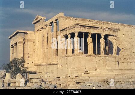 Das Erechtheion mit der Veranda der Maidens, auch genannt Veranda der Karyatiden, Athen, Griechenland, 1963 Stockfoto