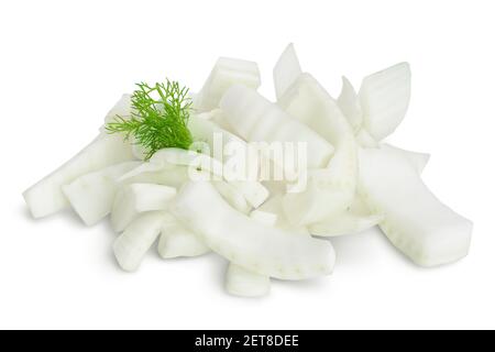 Frische Fenchel Zwiebel Scheiben isoliert auf weißem Hintergrund mit Clipping Pfad und volle Schärfentiefe Stockfoto