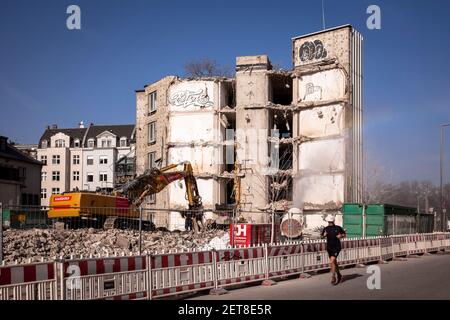 Abriss der ehemaligen Baustelle der Zürcher Versicherungsgesellschaft in der Riehler Straße, Köln. Abriss des bisherigen Buerogebaeudeareal Stockfoto