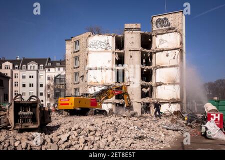 Abriss der ehemaligen Baustelle der Zürcher Versicherungsgesellschaft in der Riehler Straße, Köln. Abriss des bisherigen Buerogebaeudeareal Stockfoto