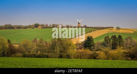 Wilton Windmill liegt in der Nähe von Great Bedwyn in der englischen Grafschaft Wiltshire, nicht weit von Hungerford. Stockfoto