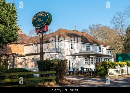 Harvester Restaurant im Frimley Green namens The King's Head Pub, Surrey, England, Großbritannien Stockfoto