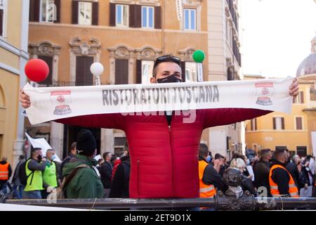 Rom, Italien. März 2021, 01st. Demonstration vor dem Montecitorio Palast in Rom, organisiert von TNI Italia (nationaler Schutz der Unternehmen). (Foto von Matteo Nardone/Pacific Press) Quelle: Pacific Press Media Production Corp./Alamy Live News Stockfoto