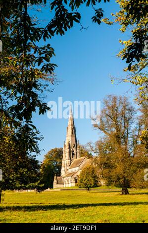 Blick auf die St. Mary's Church in Studley Royal, in der Nähe von Ripon, North Yorkshire. Oktober. Stockfoto