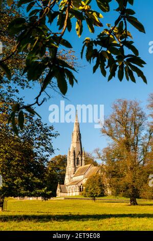 Blick auf die St. Mary's Church in Studley Royal, in der Nähe von Ripon, North Yorkshire. Oktober. Stockfoto