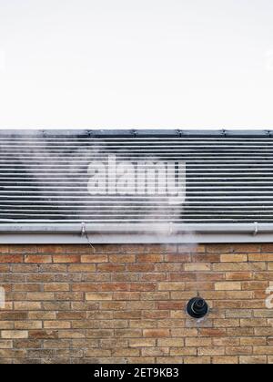 Dampfwolke aus Heizkessel, Großbritannien Stockfoto