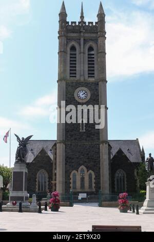 St Marks Church of Ireland Portadown o Stadtkern-Kirche mit Uhr und Glockenturm. Stockfoto