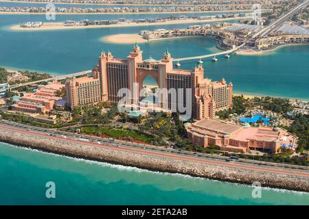 Atlantis The Palm, Dubai Hotel in Palm Jumeirah, Dubai, Vereinigte Arabische Emirate. Luftaufnahme des Atlantis Resorts auf der künstlichen Insel Palm. Stockfoto