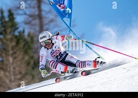 Val di Fassa, Italien. Februar 2021, 28th. GAUTHIER Tiffany (FRA) im Audi FIS SKI WORLD CUP 2020/21 Frauen-Super-G auf der La Volata-Strecke im Dolomitengebirge Credit: MAURO DALLA POZZA/Alamy Live News Stockfoto