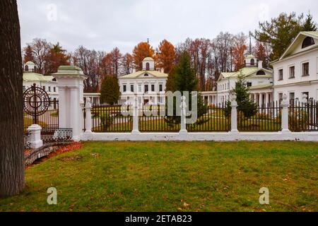 Ein Park-Gutsensemble vom Ende des XVIII - Anfang des XIX Jahrhunderts Stockfoto