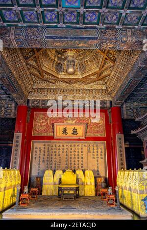 Peking, China. 2nd. Juni 2017. Kaiserlicher Thron im Palast der Himmlischen Reinheit in der Verbotenen Stadt in Peking, China. Stockfoto