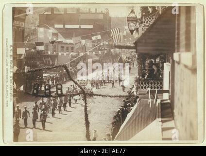 Menschen in Deadwood feiert Abschluss einer Ausdehnung der Eisenbahn Stockfoto