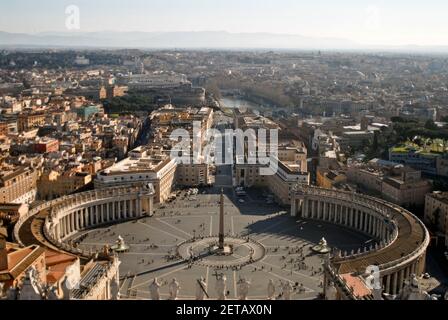 Vatikanstadt; Piazza San Pietro Luftaufnahme vom Petersdom. Rom Stockfoto