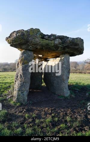 Long Cairn, neolithische Grabkammer in St. Lythans bei Cardiff, Wales Stockfoto