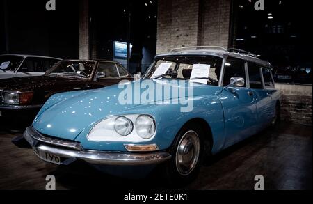 BERLIN, DEUTSCHLAND - 13. Jan 2021: DEUTSCHLAND 25. Nov 2020. 1973 Oldtimer blau Citroen DS 20 , Oldtimer in einer öffentlichen Ausstellung in Berlin. Stockfoto