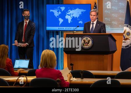 US-Außenminister Antony Blinken bei einer Pressekonferenz, um über seine virtuellen Treffen mit Mexiko und Kanada im Briefing-Raum des Außenministeriums am 26. Februar 2021 in Washington, DC zu diskutieren. Stockfoto