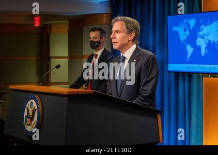 US-Außenminister Antony Blinken bei einer Pressekonferenz, um über seine virtuellen Treffen mit Mexiko und Kanada im Briefing-Raum des Außenministeriums am 26. Februar 2021 in Washington, DC zu diskutieren. Stockfoto