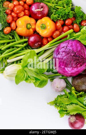 Vielfalt an frischem, gesundem Gemüse. Draufsicht. Stockfoto