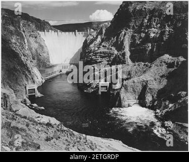 Foto des Boulder Dam von der anderen Seite des Colorado River (4309792206). Stockfoto