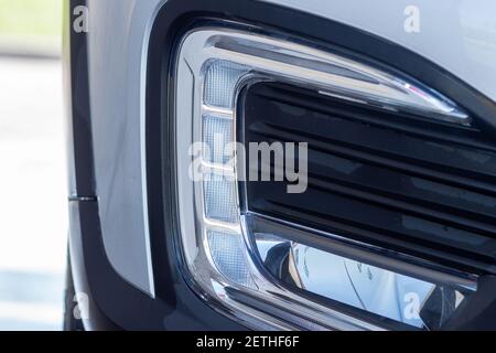 Tagfahrlicht des Fahrzeugs. Lauflichter. LED-Leuchten Stockfoto