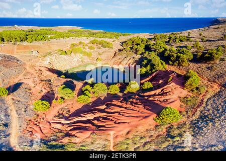 Bauxit Steinbruch verlassene Mine und kleinen See, Luftbild, Otranto, Provinz Lecce, Apulien, Italien Stockfoto