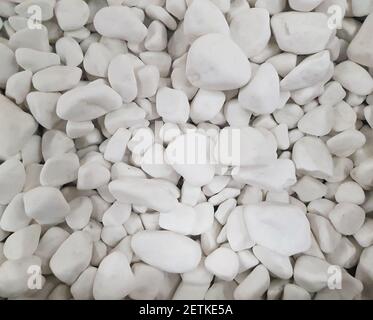 Hintergrund aus weißen Steinen. Textur Hintergrund von weißen Steinen Stockfoto
