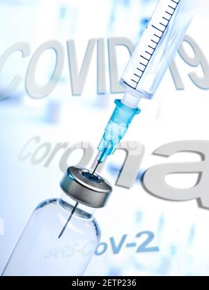 Spritze mit Nadel und Impfstoff gegen Corona COVID-19 Stockfoto