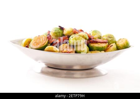 Beilage aus rosenkohl mit Speck für ein Festtagsfest Stockfoto