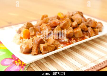 Süßes und saures Schweinefleisch mit Reis Stockfoto