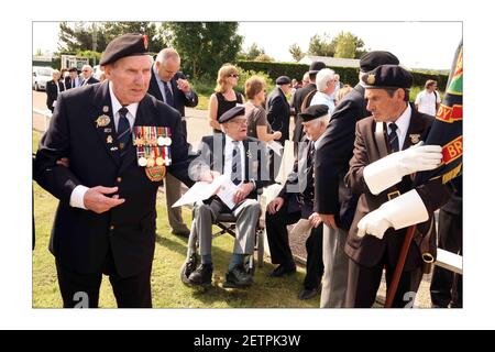 Brittish vetrans bei D Day gedenkfeiern in Colleville - Montgomery (Sword Beach Landing Site) in der Normandie, Frankreich. 5/6/2008 Fotografie von David Sandison The Independent Stockfoto