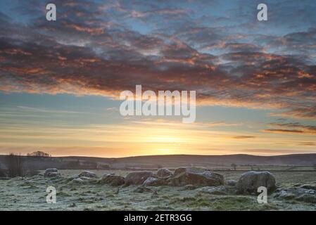 Die Überreste der einheimischen Siedlung in Milking Gap, in der Nähe von Hadrians Mauer, gesehen in der Morgendämmerung - Northumberland, Großbritannien Stockfoto