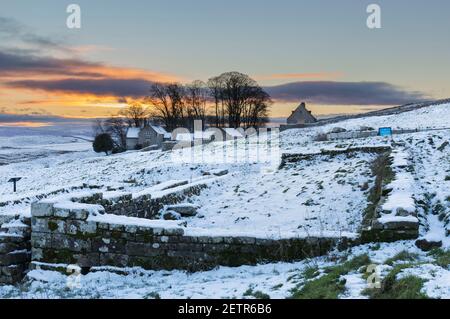 Die Umrisse der Gebäude im Vicus, die zivile Siedlung außerhalb der Festungsmauern, bei Housesteads Roman Fort, Hadrian's Wall, Northumberland, Großbritannien Stockfoto