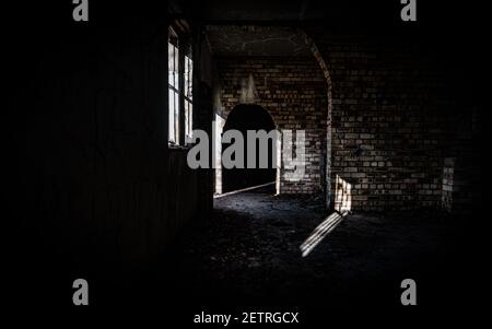 Dalmeny, Schottland. Montag, 22. Februar 2021. Die verlassenen Überreste der Hound Point Battery, eine Waffenplatzierung im Weltkrieg 1 innerhalb des Dalmeny Estate. Stockfoto