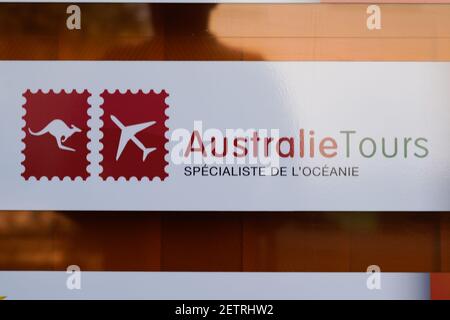 Bordeaux , Aquitaine Frankreich - 12 28 2020 : australie Tours Logo und Text Zeichen der Reisebüro-Shop auf Gebäude des Geschäftsbüros Stockfoto