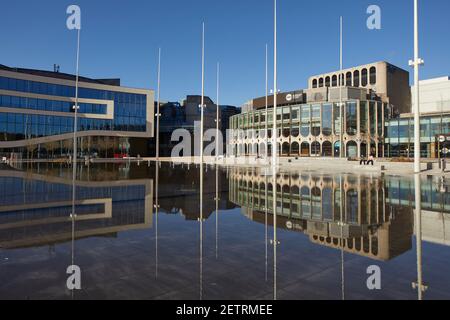 Birmingham Stadtzentrum Wahrzeichen Repertory Theater in Centenary Square by Architekt Graham Winteringham und Keith Williams Architects Stockfoto