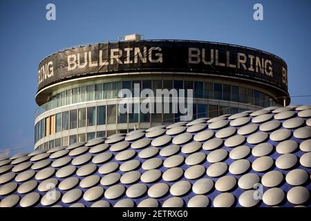 Die Rotunda Bullring in Birmingham Grade II ist ein zylindrischer Hochhaus Die Gebäude überragen das Selfridge-Gebäude Stockfoto