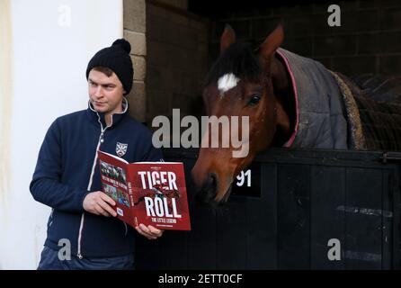 Datei Foto vom 27-11-2019 von Leon Carroll von der Racing Post mit zweimaliger Grand National Gewinner Tiger Roll. Ausgabedatum: Dienstag, 2. März 2021. Stockfoto