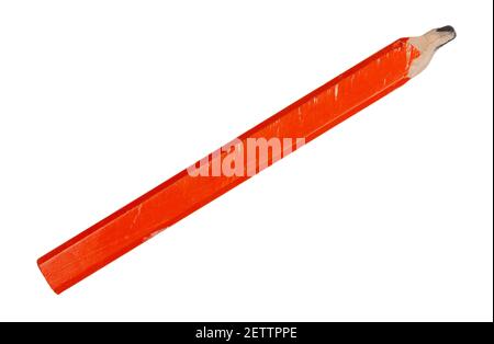 Nahansicht eines gebrauchten Tischlerstifts mit einem stubby Bleipunkt isoliert auf weißem Hintergrund. Stockfoto