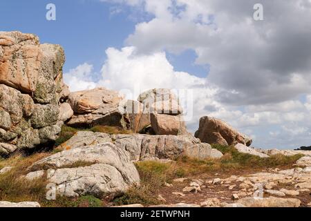 Bizarre Felsbrocken an der Cote de Granit Rose - Rosa Granite Küste - in der Bretagne, Frankreich Stockfoto